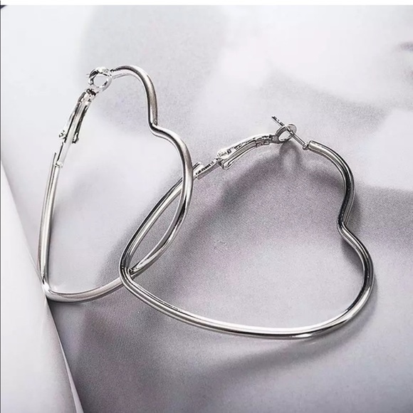 beautiful heart silver style dangle earrings - Picture 4 of 5